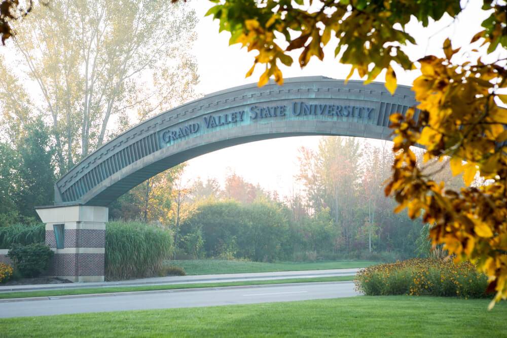 Picture of the arch at the entrance to Grand Valley on Lake Michigan Drive.